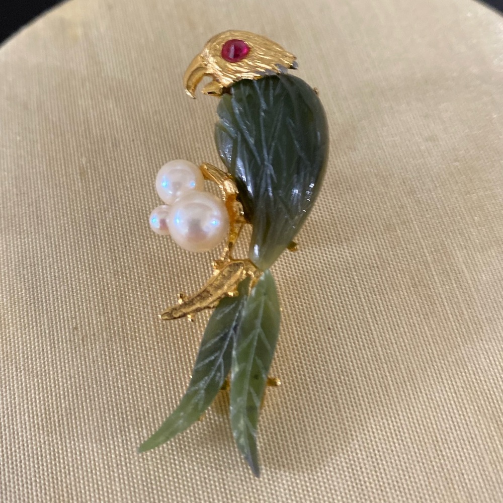 Vintage jade & pearl Parrot Brooch Pin